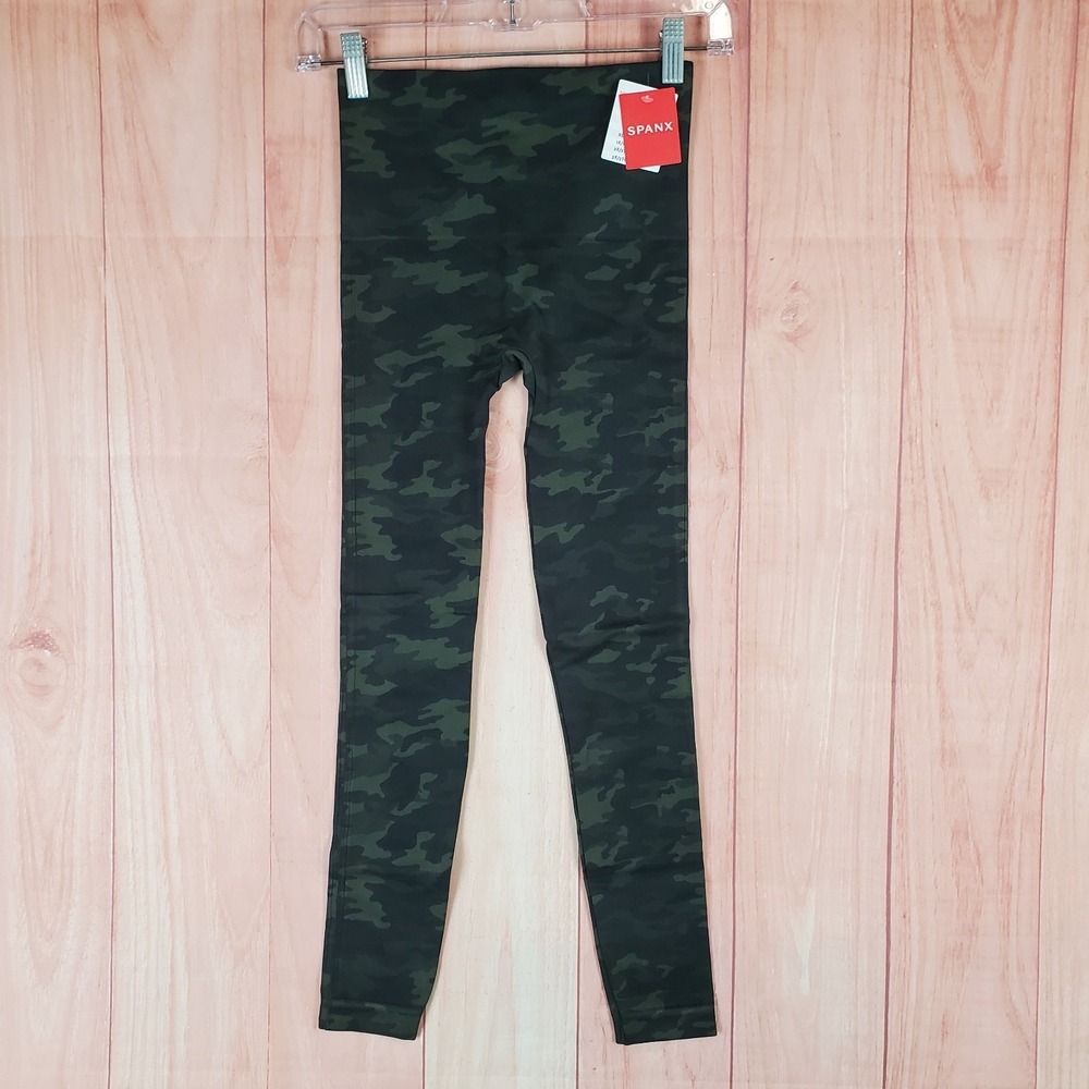 Spanx Look At Me Now Seamless Leggings Womens Small Green Camouflage Nylon Yoga